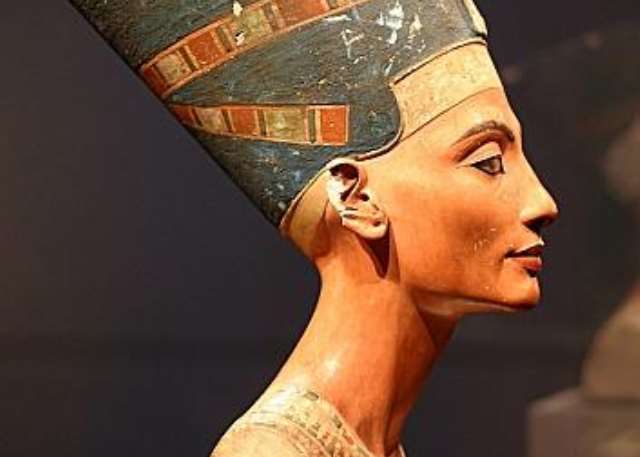 Nefertiti-neck-lift